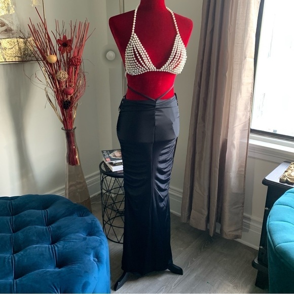 HEIRESS BLACK MAXI SKIRT - Picture 6 of 15